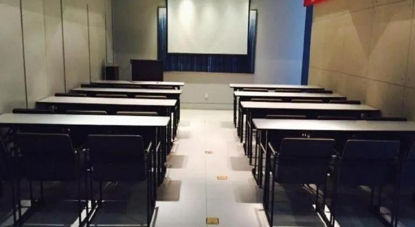 Jinjiang Inn Luoyang Wangcheng Park Metro Station Hotel